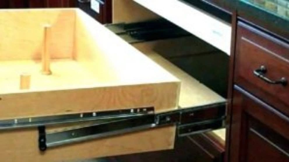 یراق آلات کابینت و نجاری در تهران